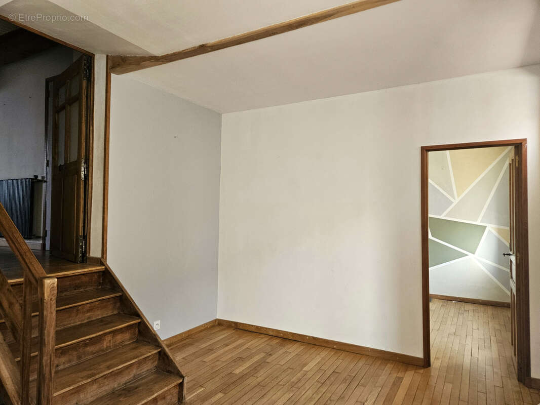 Maison rénovée avec grand jardin aménagé et garage, située dans le centre ville de Baraqueville - photo 13