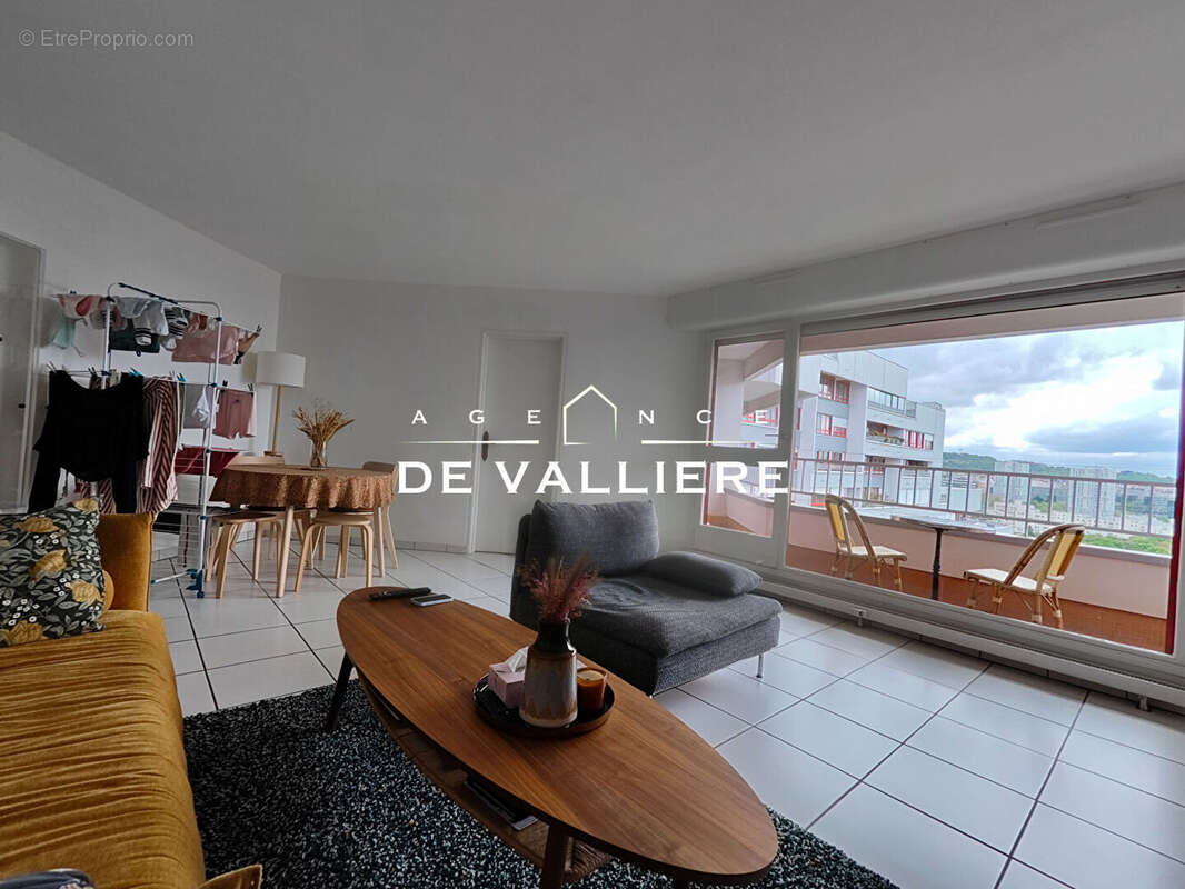 Appartement à NANTERRE