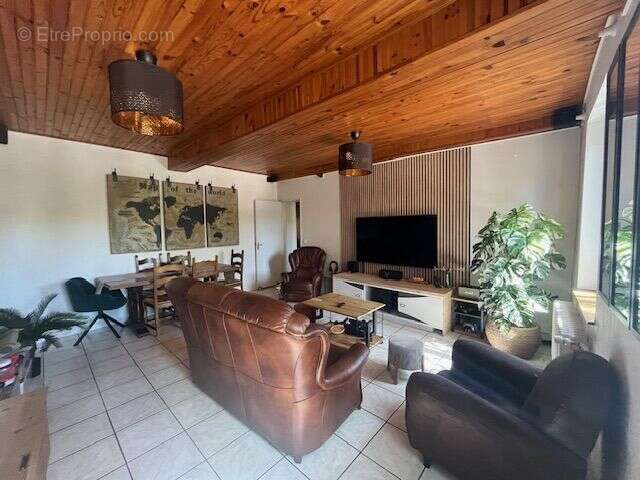 Appartement à FONTAINES-SAINT-MARTIN