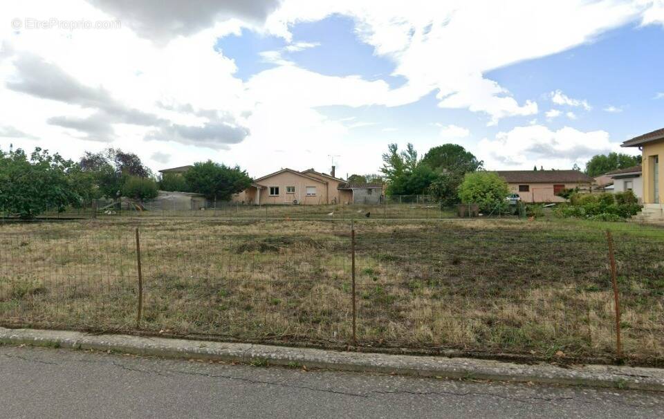 Terrain à MONDONVILLE