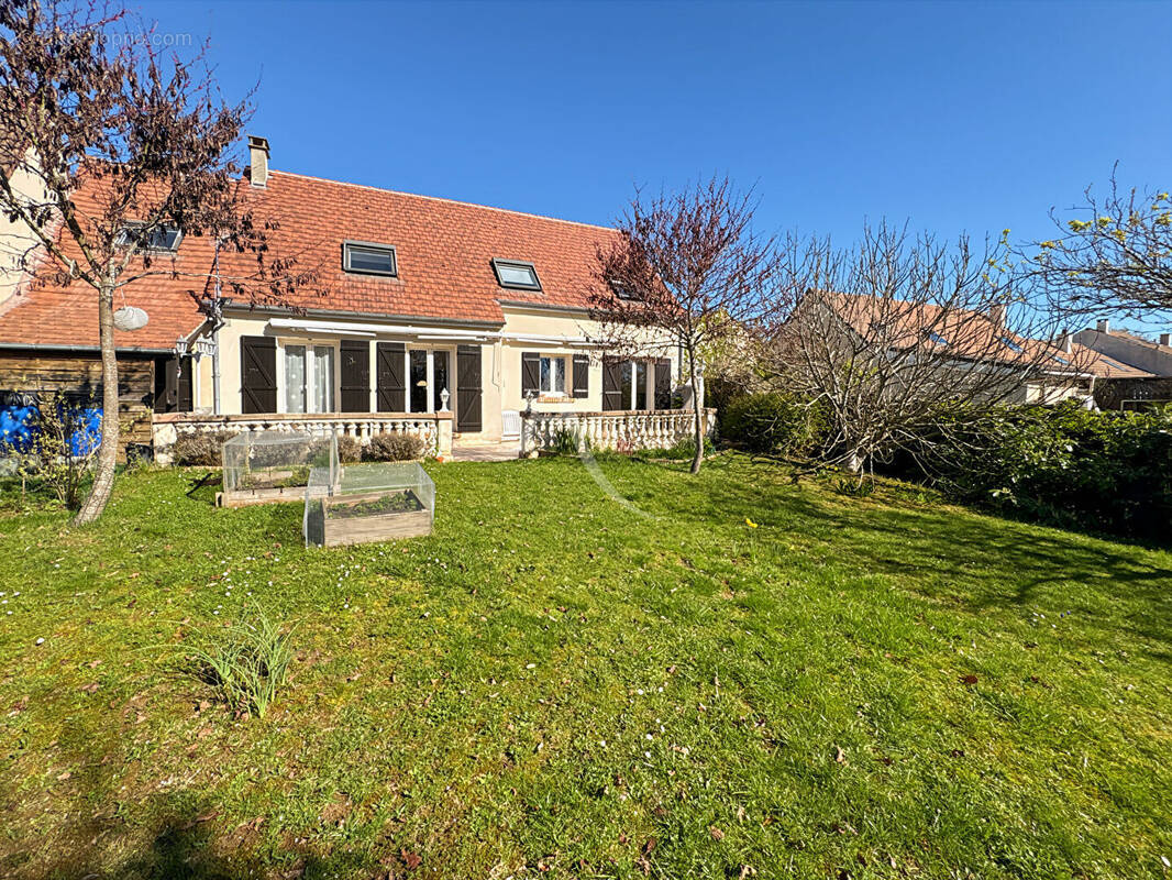 Maison à JOUY-LE-MOUTIER
