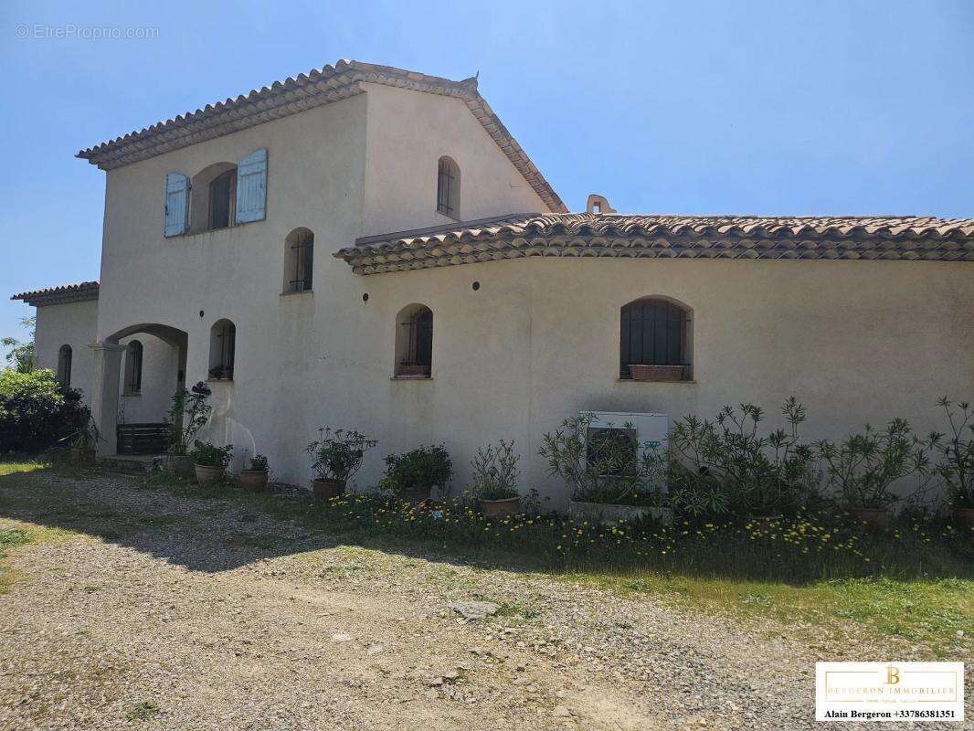Maison à SAINT-CEZAIRE-SUR-SIAGNE