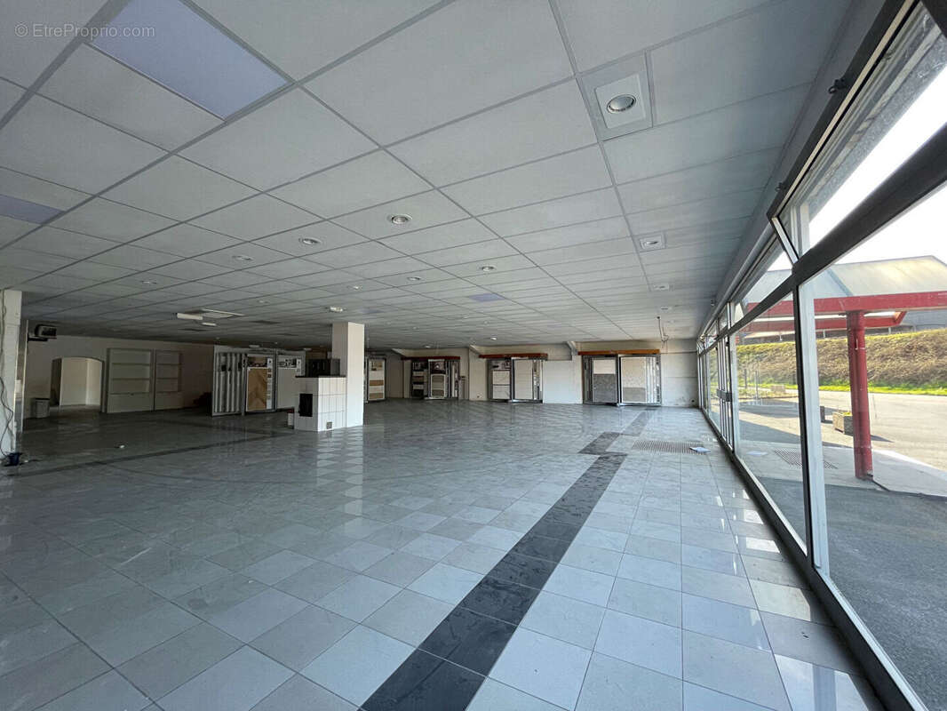 Cellule commerciale 400 m2 Betting 57800 - photo 2