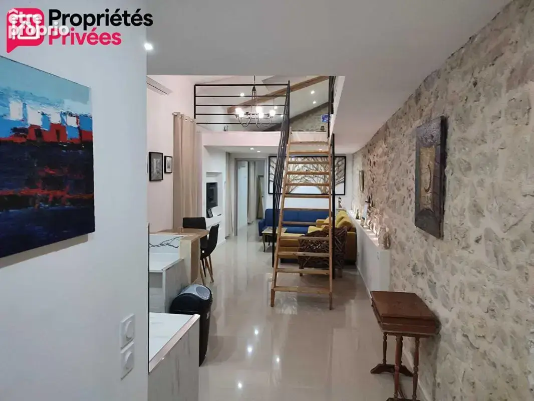 Appartement entièrement rénové avec mezzanine, balcon et stationnement gratuit à Nîmes Pompidou / Jardins de la Fontaine - photo 2