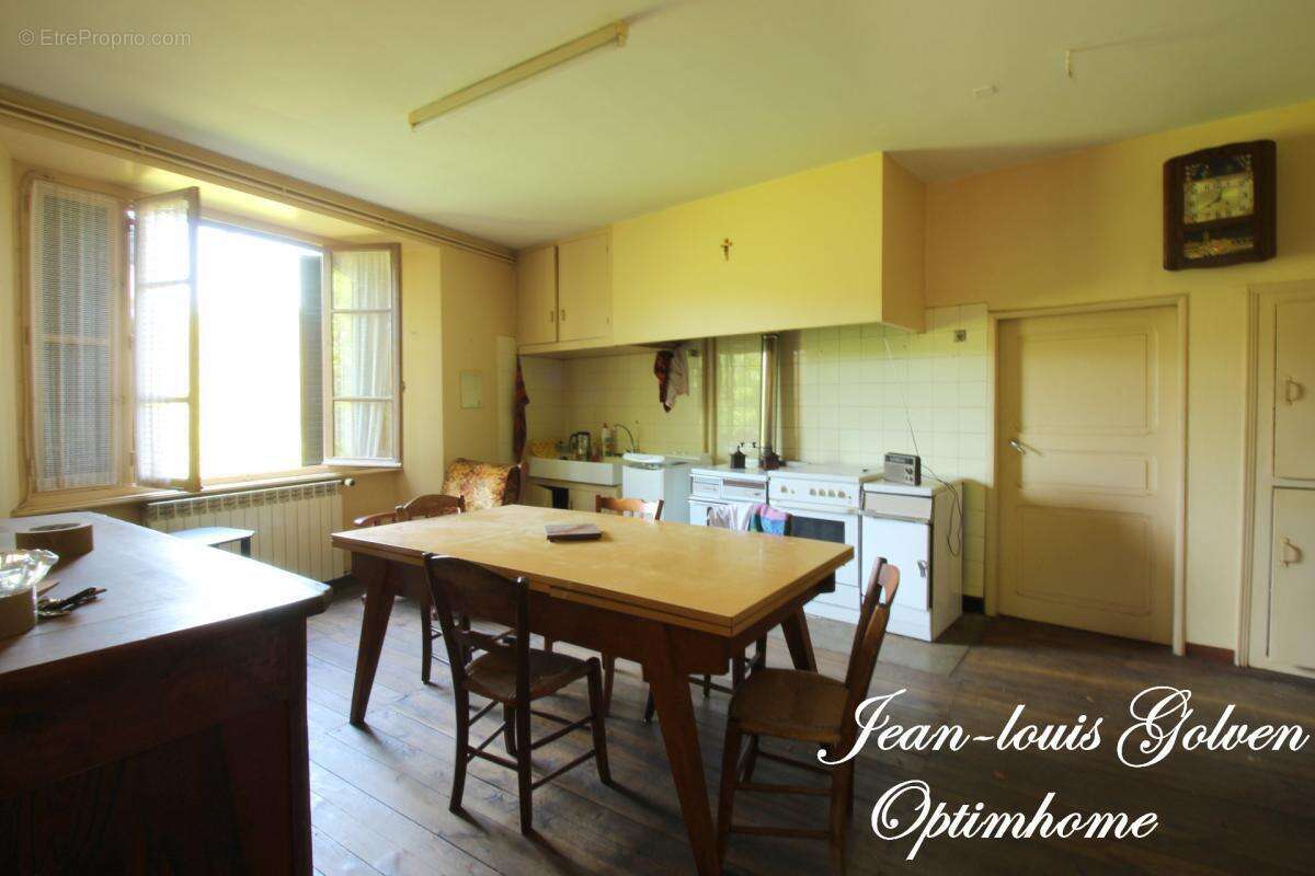 Maison à vendre avec de beaux volumes, à quelques minutes de Brousse-le-château (12) - photo 5