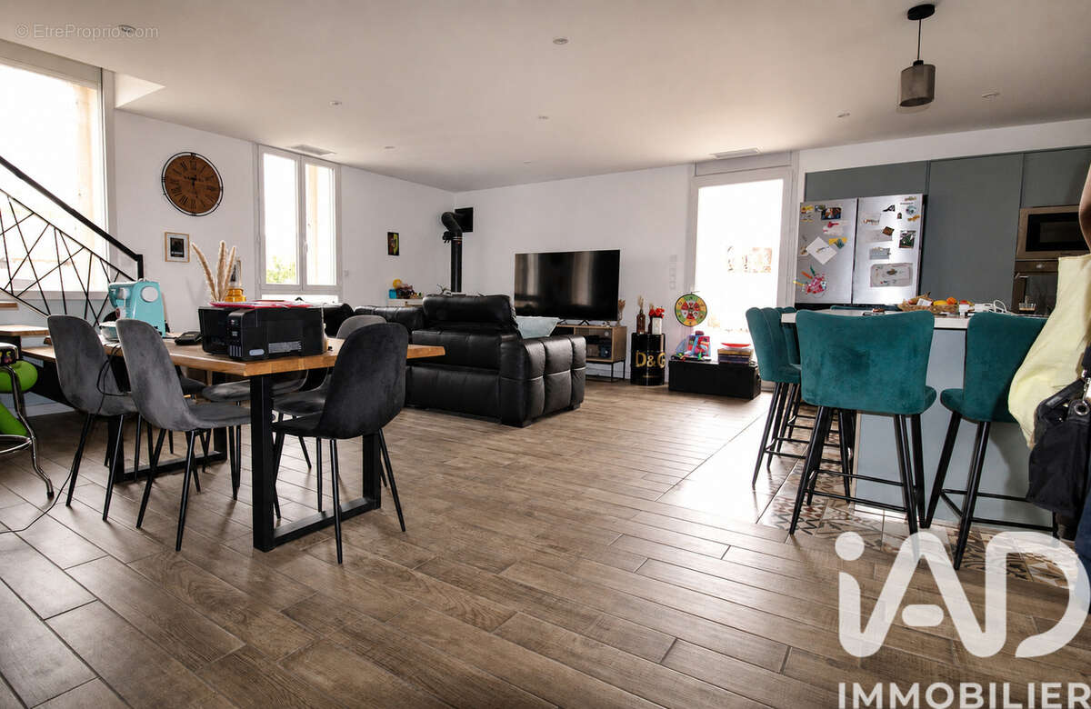 Maison 237 m² à Bages  - photo 2