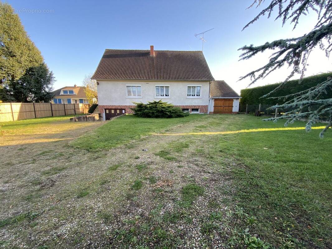 Maison à QUIERS-SUR-BEZONDE