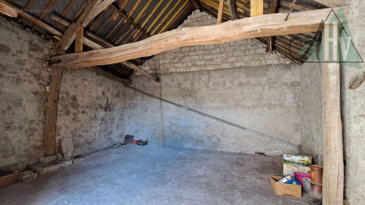 Pont sur Yonne (89) - Maison de 85 m2 avec 3 chambres, petit jardin et belle grange. - photo 6