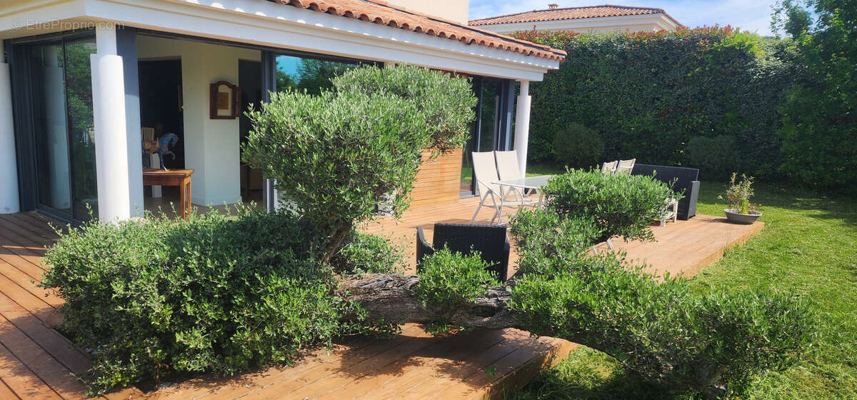 Superbe villa 5 pièces avec vue imprenable sur le golf  10mn du centre  Aix-en-Provence - piscine - photo 31