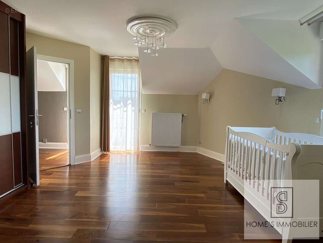 Maison 348 m² à Magny-Le-Hongre  - photo 8
