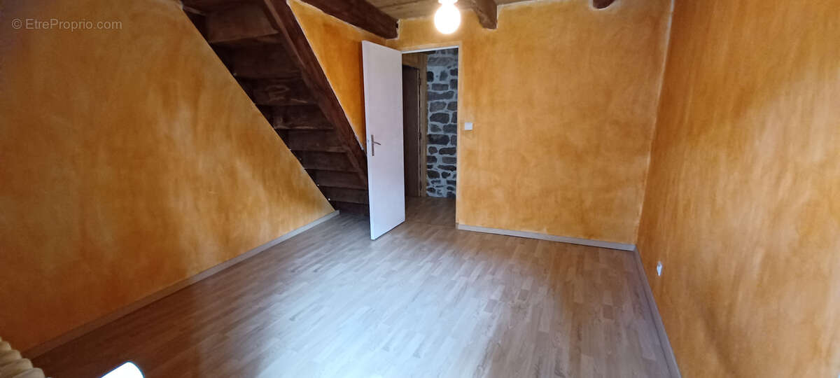 Maison à ENTRAYGUES-SUR-TRUYERE