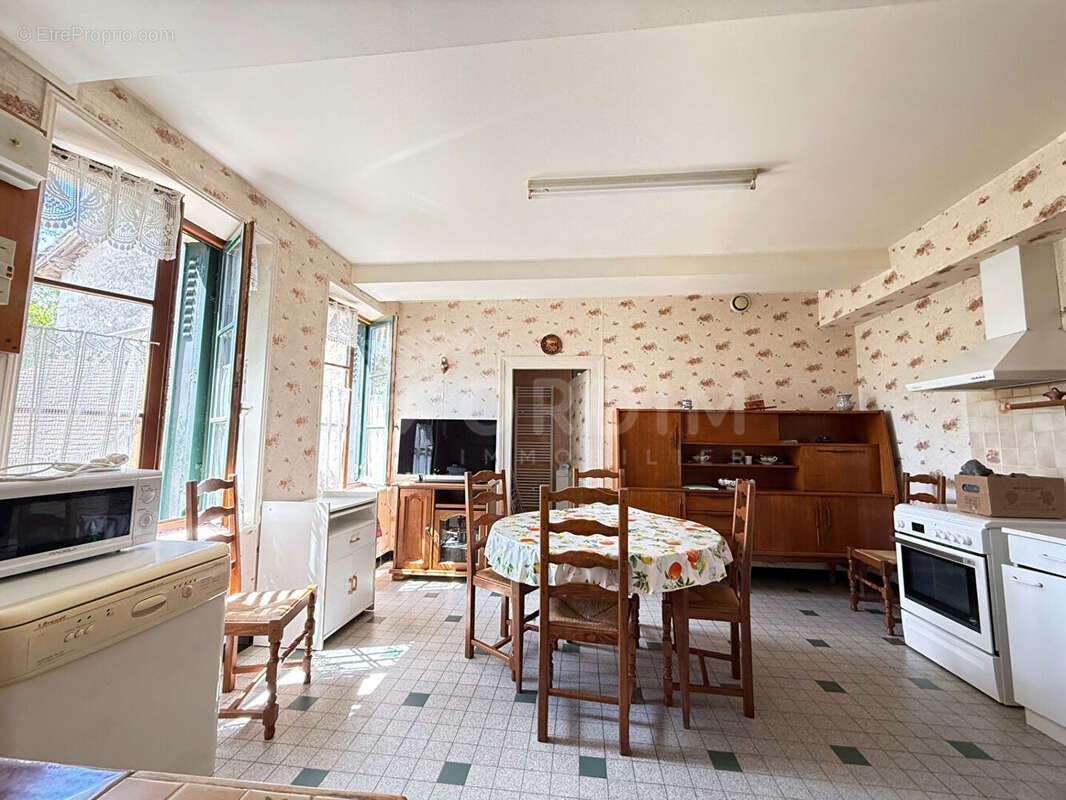 Ensemble immobilier composé de deux maisons d'habitation : Maison Bonny Sur Loire 5 pièce(s) 92 m² - photo 2