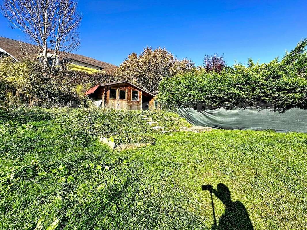 MAISON_calme_jardin_Monnetier-Mornex_lumineux_grande_luminosité_magnifique_très_belle_prestations__proche_frontière_suisse_genève_ceva_volumes_exterieur_séjour_jardin_vue_cuisine_chambre_1_chambre_2_sdb_douche_extérieur_terrasse_ - Maison à MONNETIER-MORNEX