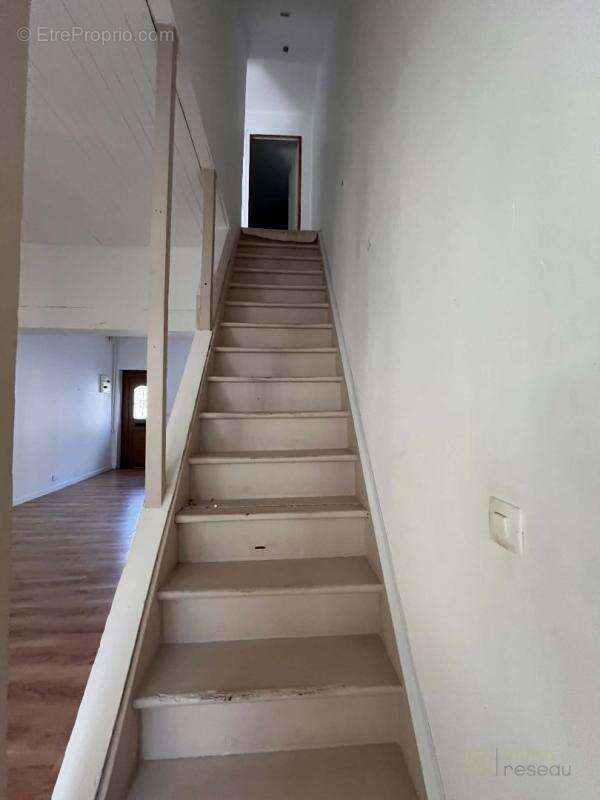 Maison 80 m² à Louvroil  - photo 6