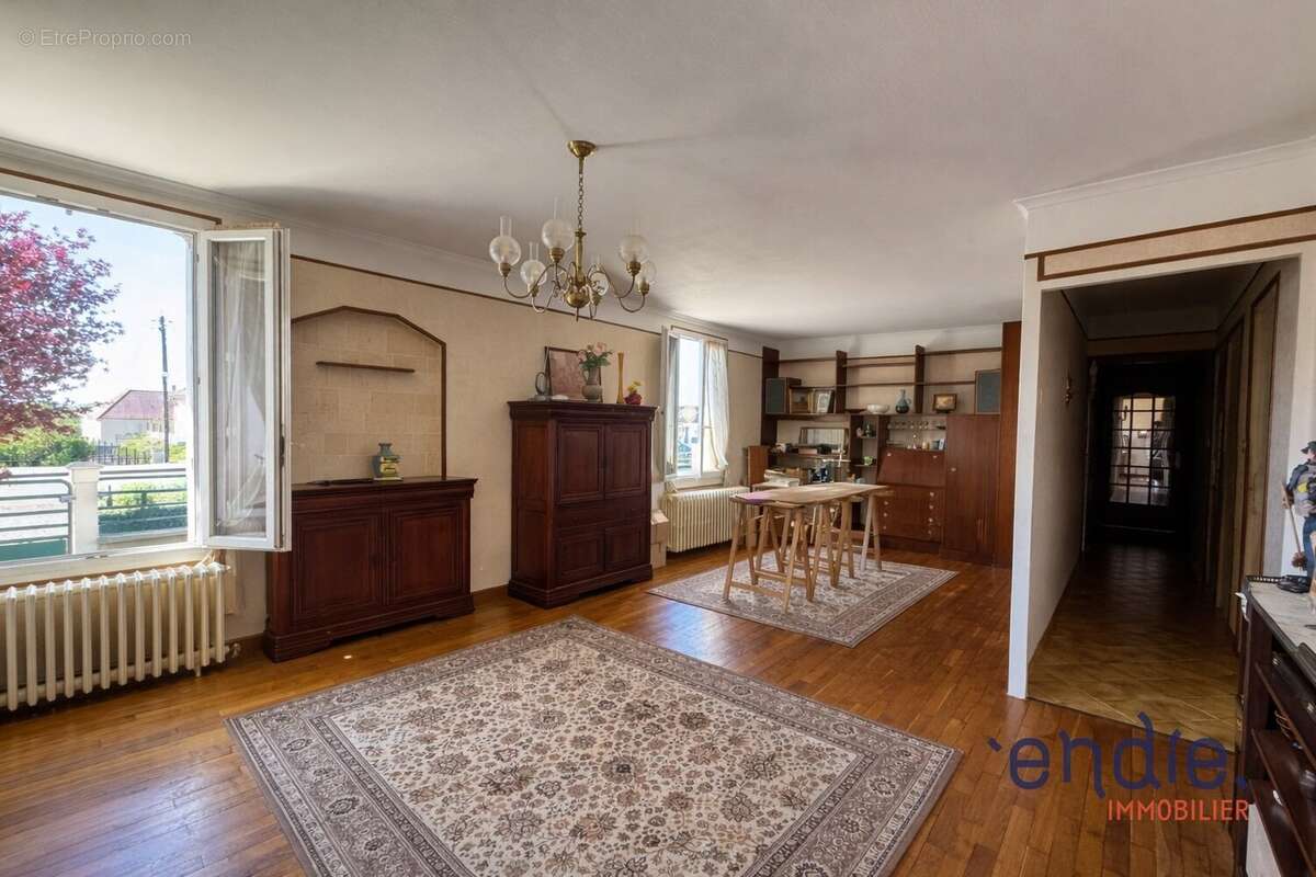 Maison à SAINT-PIERRE-LE-MOUTIER