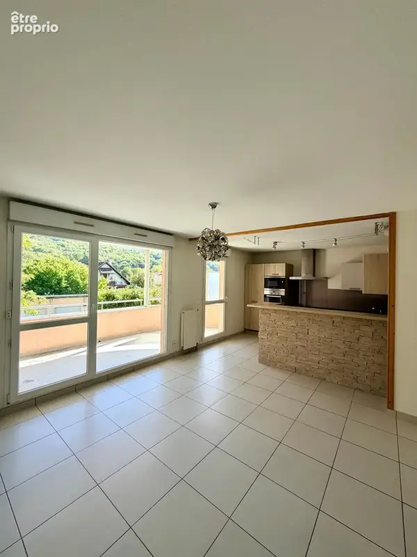 Poisat   T3 lumineux de 70 m2 avec terrasse couverte de 16 m2 sur la verdure - photo 2