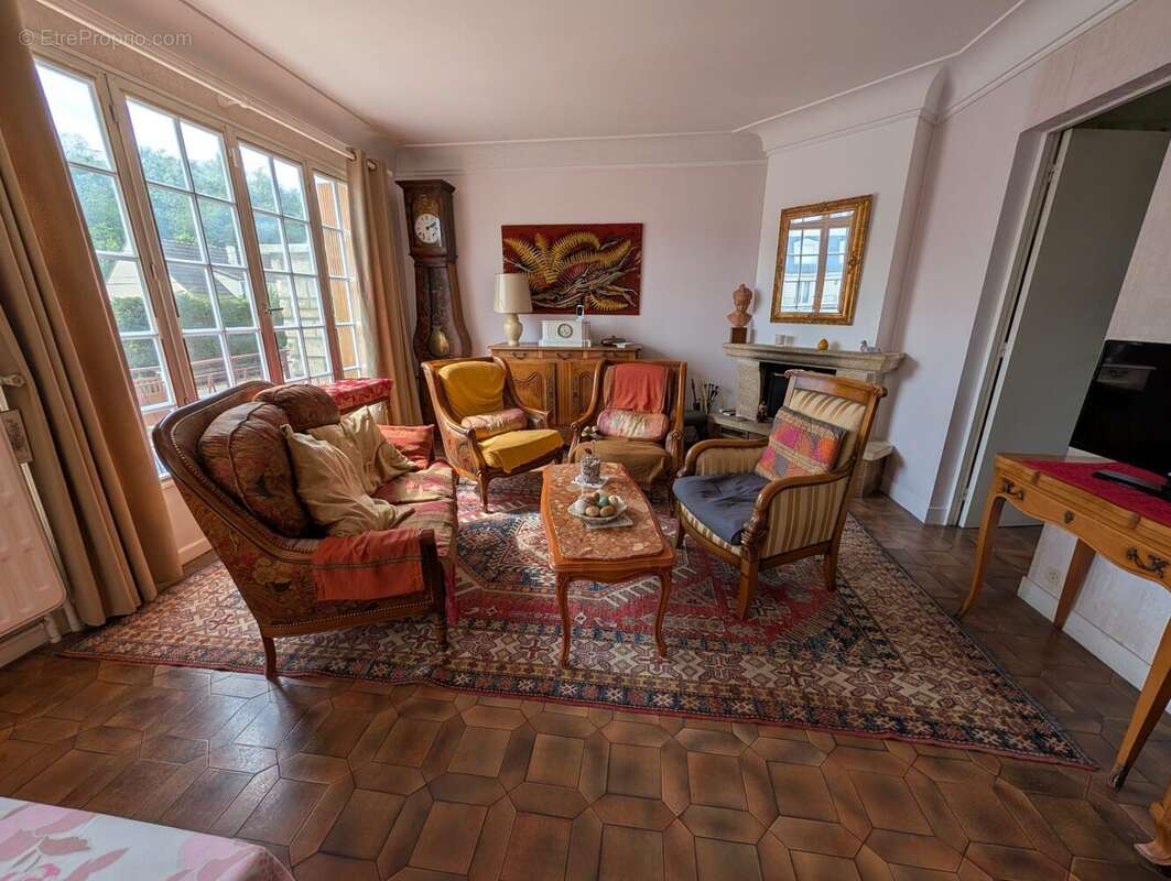 Maison à LES CLAYES-SOUS-BOIS