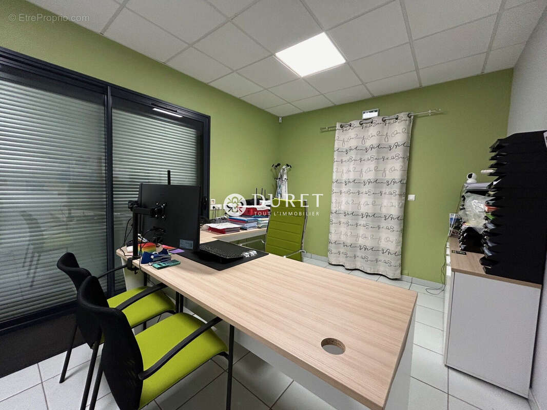 Commerce à VENDRENNES