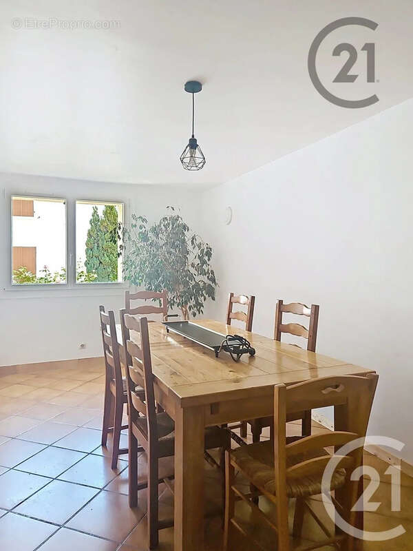 Maison 97 m² à Saint-Cyr-Les-Colons  - photo 4