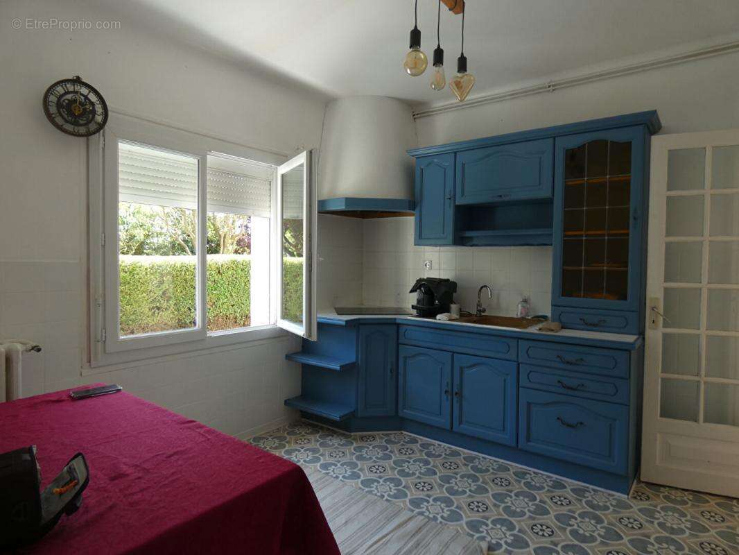 Maison de 119m2 avec 5 chambres, sur un magnifique terrain de1 794m2 : 3 garages, hangar, possibilité gîte ! - photo 4