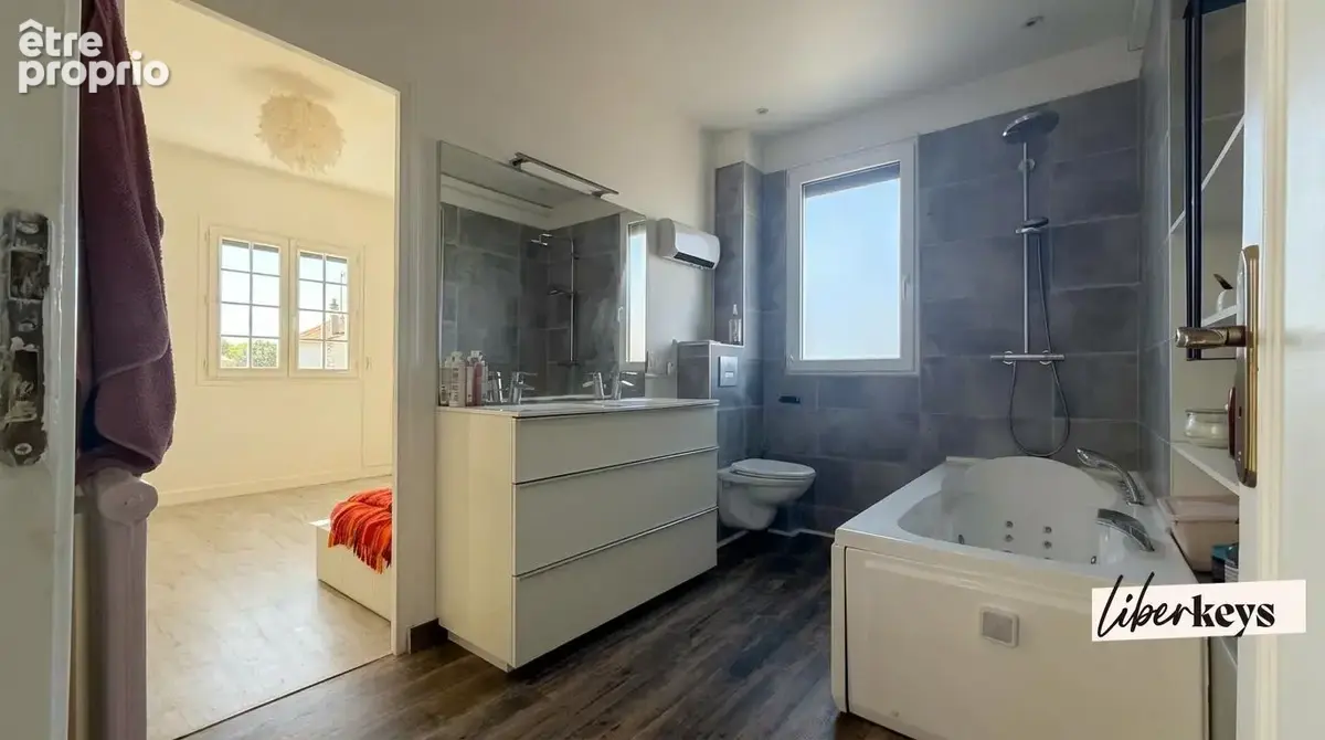 Maison familiale 223 m² avec jardin, terrasses, dépendance et garage – Villemomble - photo 10