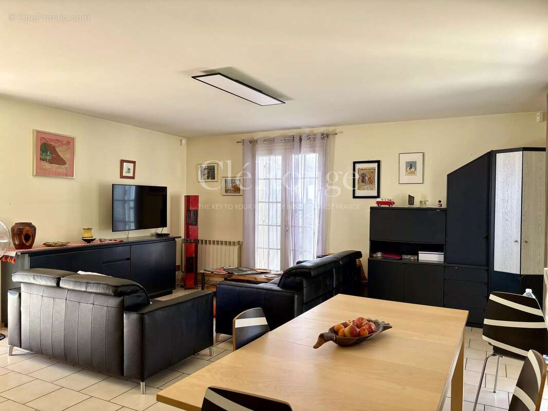 Proche de Tombebœuf – Superbe propriété de 6 chambres avec vues panoramiques, piscine et logement indépendant - photo 18