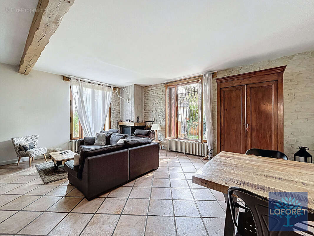 Maison à VIGNEUX-SUR-SEINE