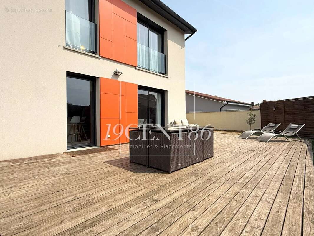 Maison 104 m² à Communay  - photo 15