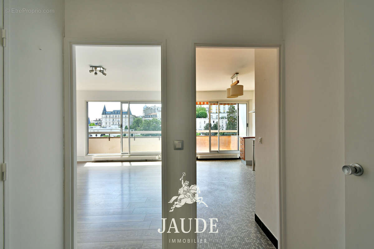 Appartement T2 de 45 m2 avec grand balcon, cave et garage   Résidence Le Sévigné, Chamalières - photo 7