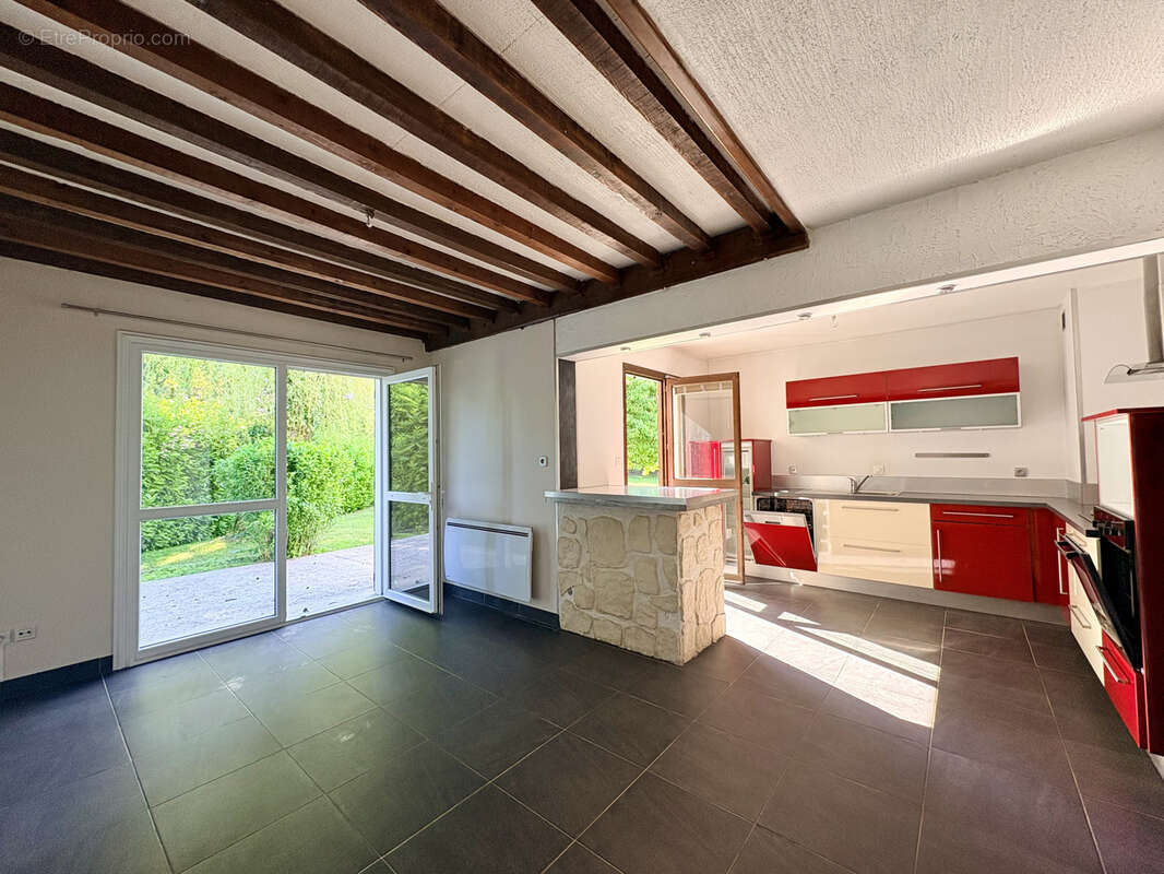 Maison familiale avec grand jardin et fort potentiel à Aoste - photo 8