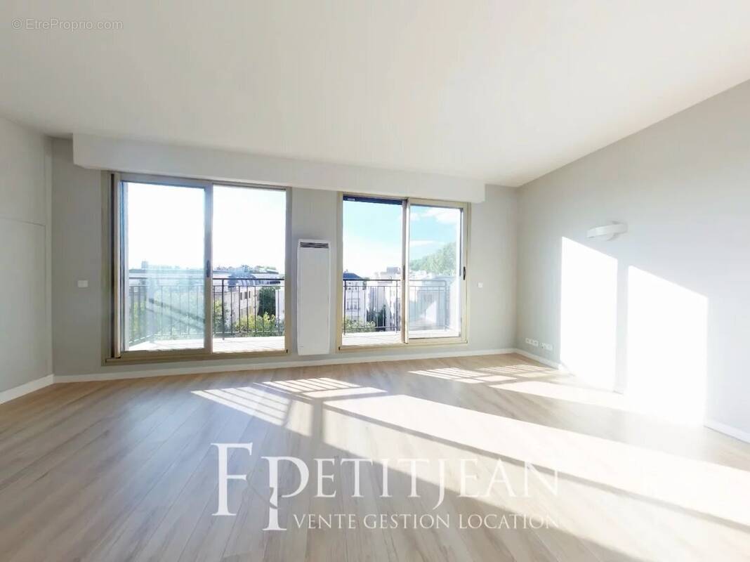 Appartement à PARIS-16E