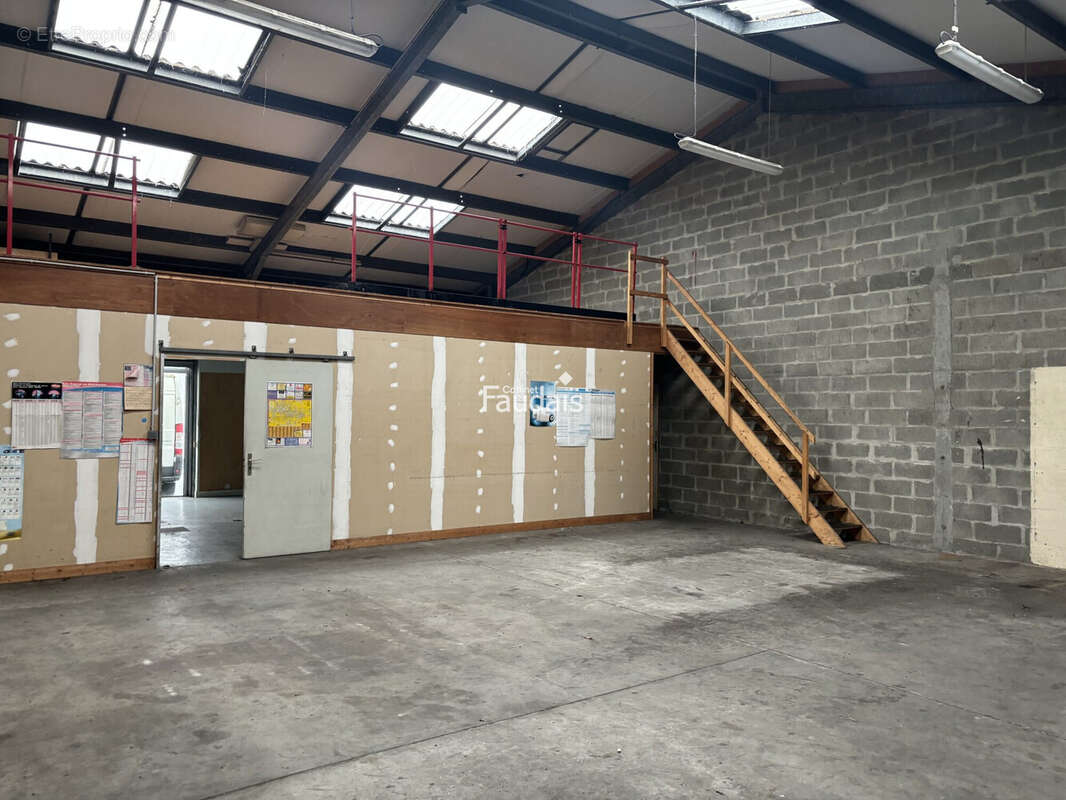Commerce 477 m² à Saint-Lo  - photo 2