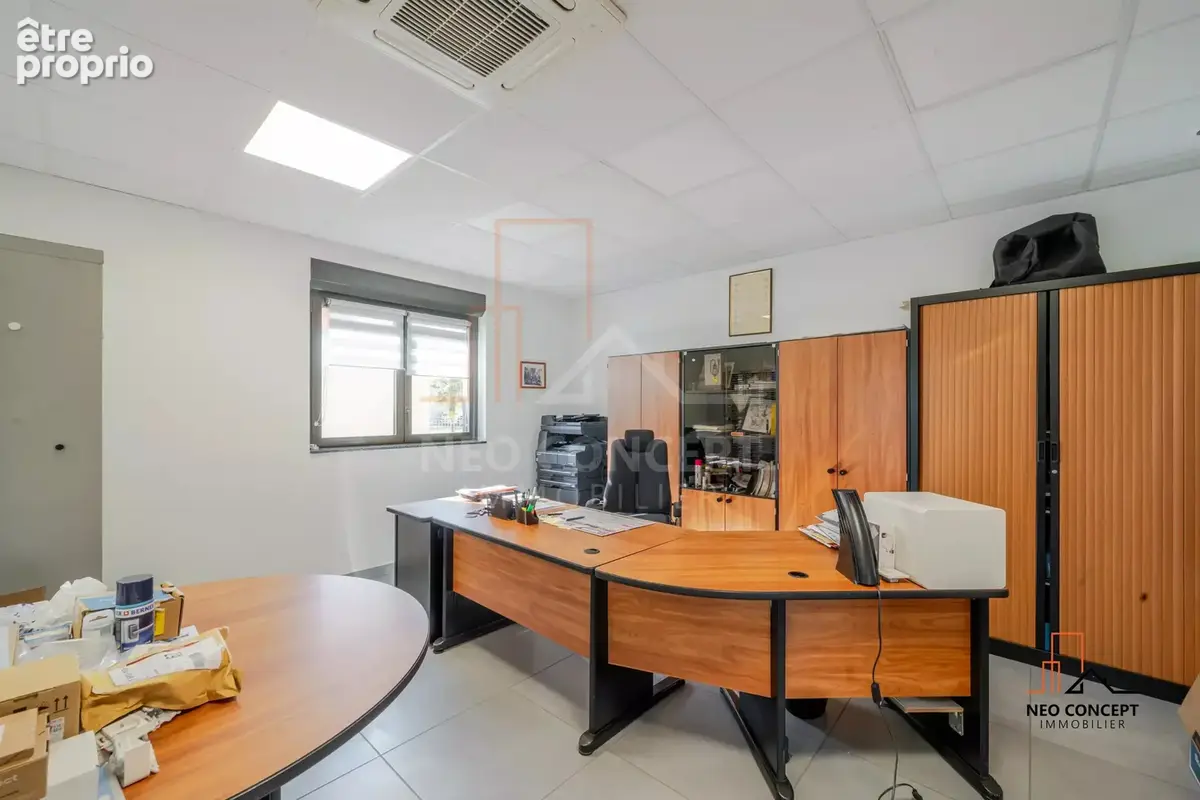 * ROPPENHEIM * Opportunité rare de vente d'un batiment avec vitrine commerciale, bureaux + Hall de stockage ! * - photo 4