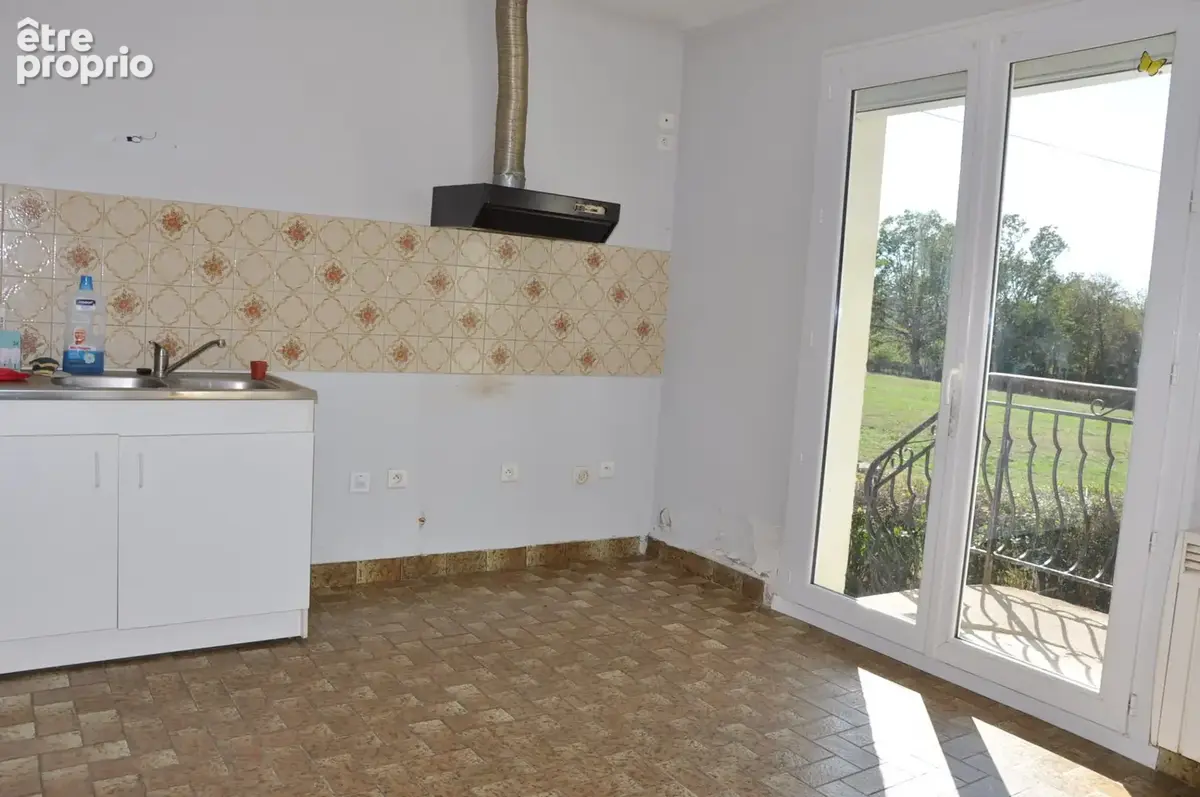 Beau pavillon avec 4 chambres à rafraichir, terrain de 2001 m2 - photo 6