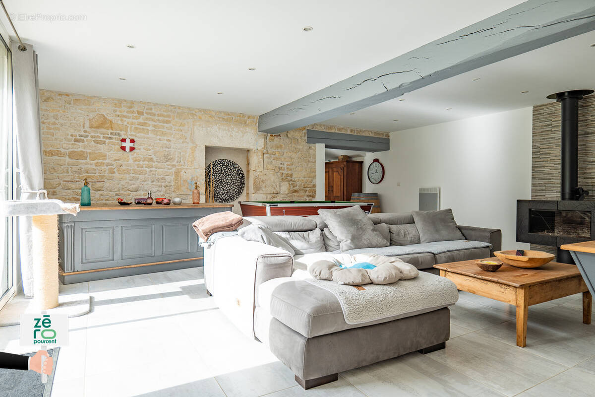 Maison à LES MAGNILS-REIGNIERS