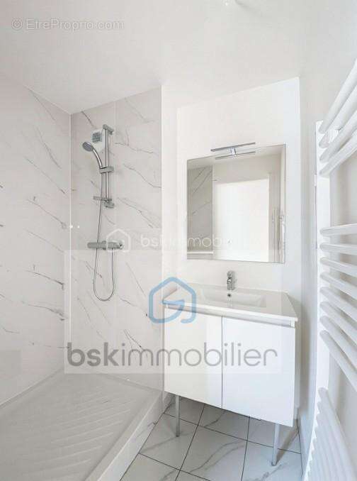 Appartement à CHARENTON-LE-PONT