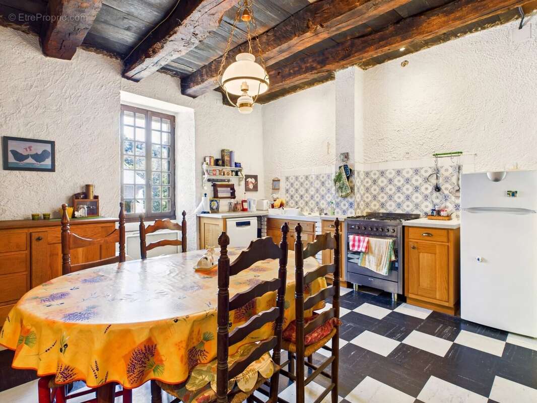 Maison à MIRANDOL-BOURGNOUNAC