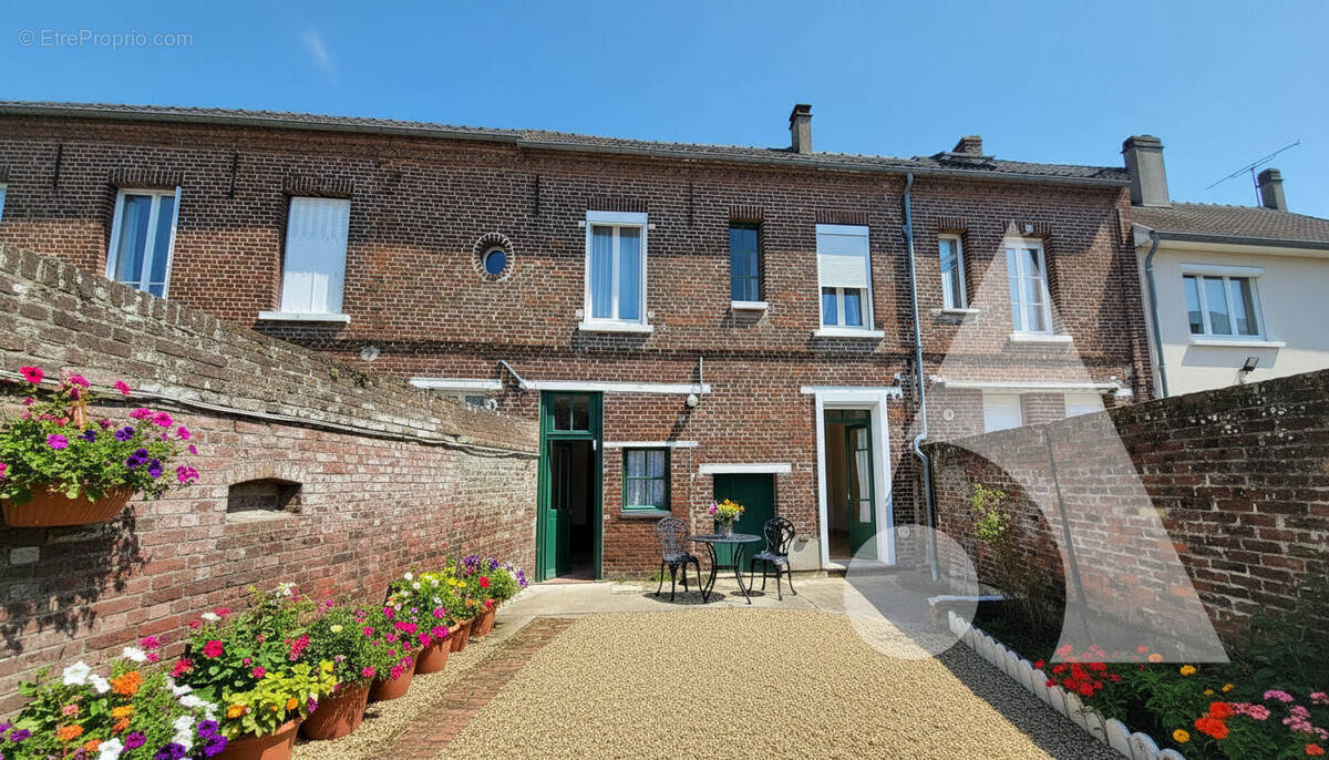 Maison à ESTREES-SAINT-DENIS