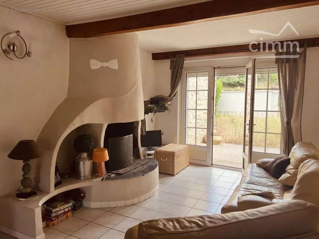 A vendre une grande maison avec jardin et garage - photo 4