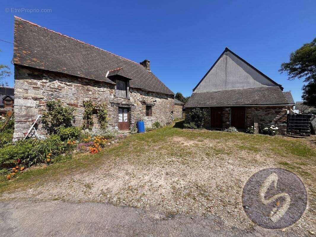Maison de charme avec dépendances et fort potentiel - Proche - photo 12