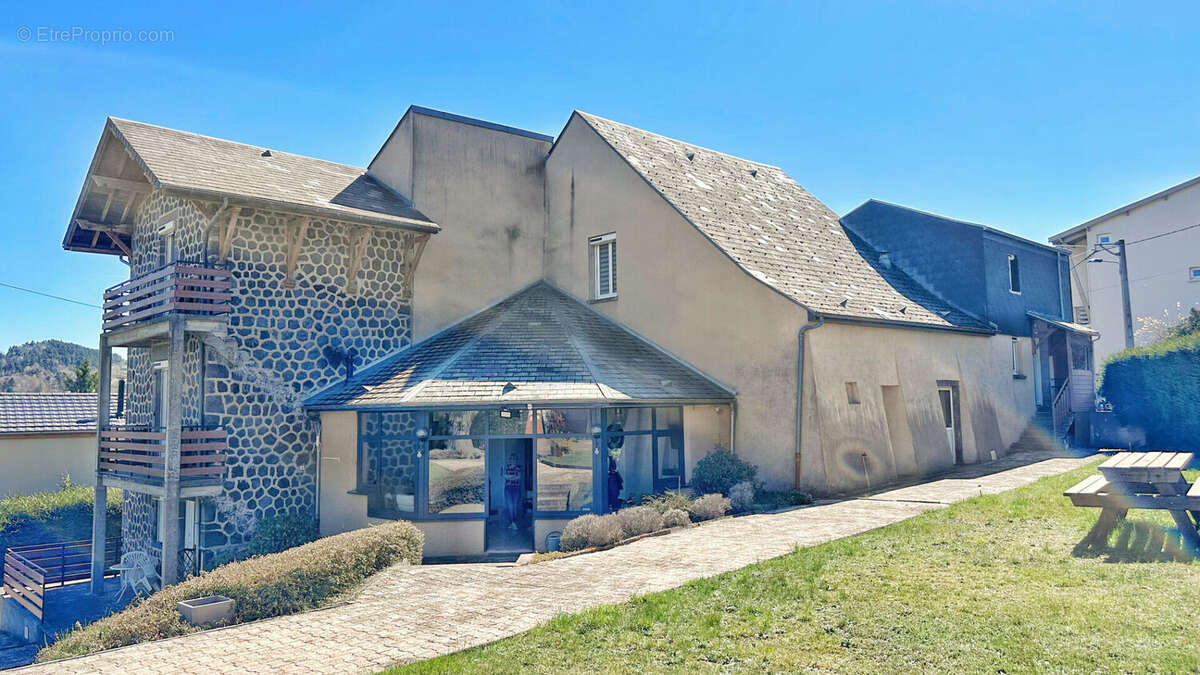Maison à AYDAT