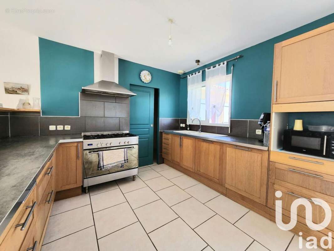 Maison 134 m² à Saint-Cyr  - photo 4