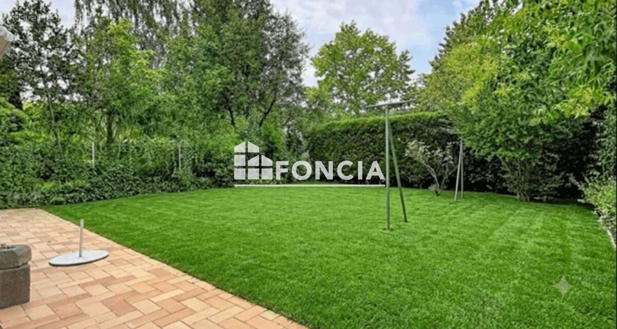 Castanet-Tolosan – En plein cœur de la commune, découvrez cette agréable villa T5 d’environ 100 m² - photo 7