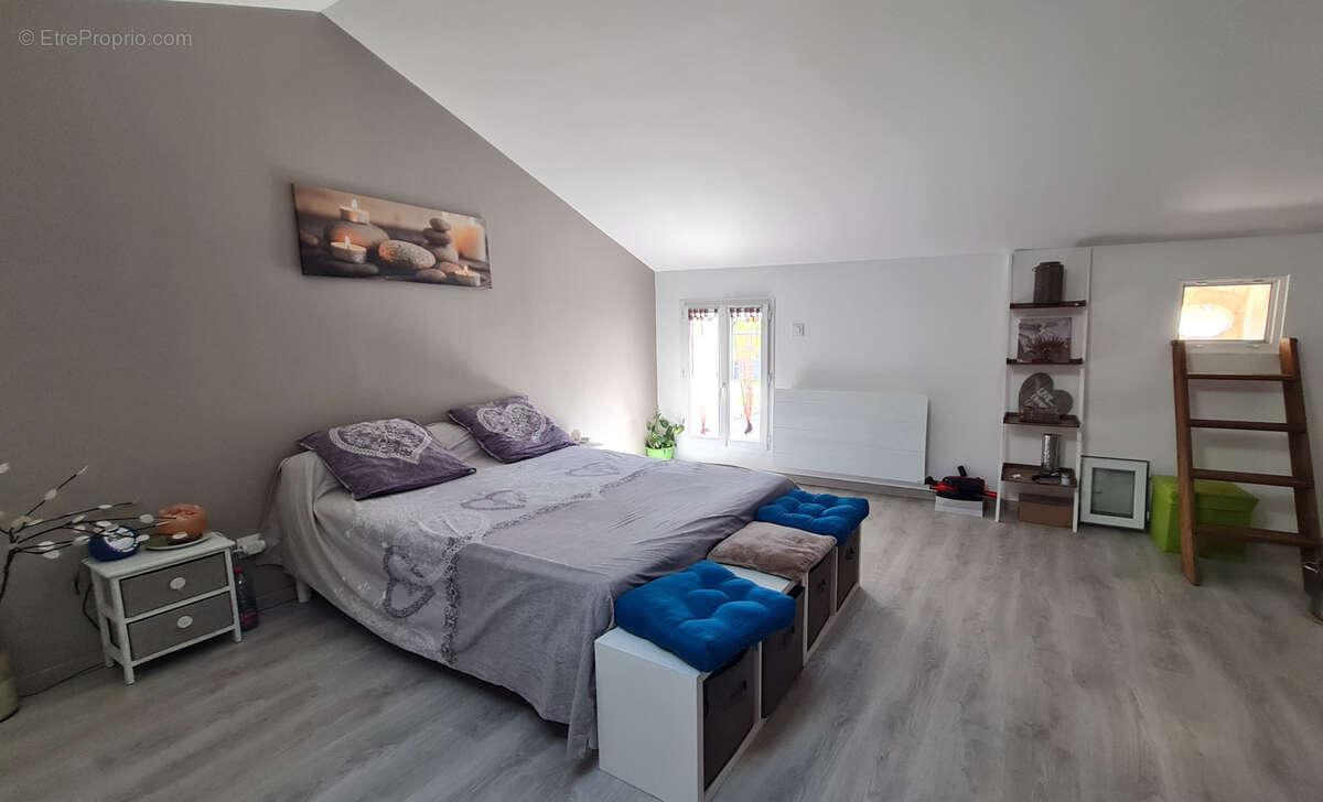 Maison à SAINT-GENIS-D&#039;HIERSAC