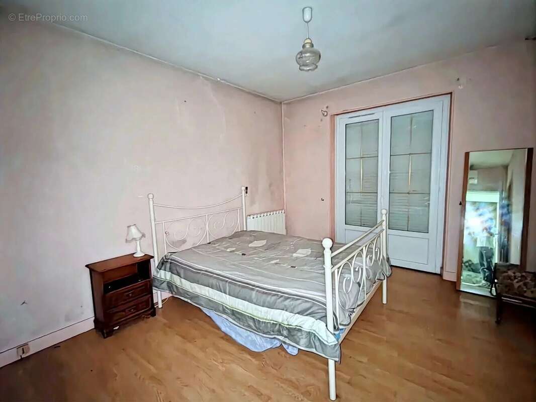 Maison à PIEGUT-PLUVIERS