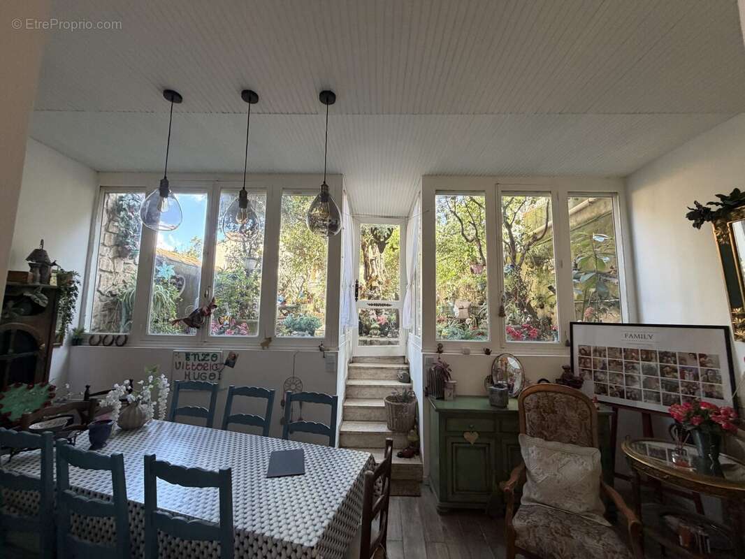 Appartement à MARSEILLE-4E