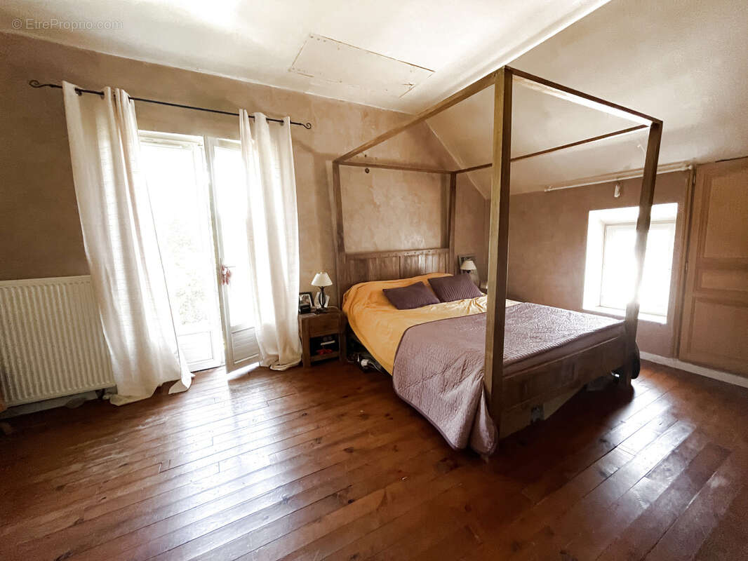 Maison à LA CHAPELLE-LA-REINE