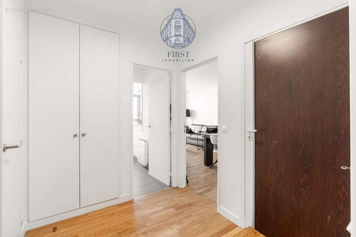 Appartement à PARIS-16E