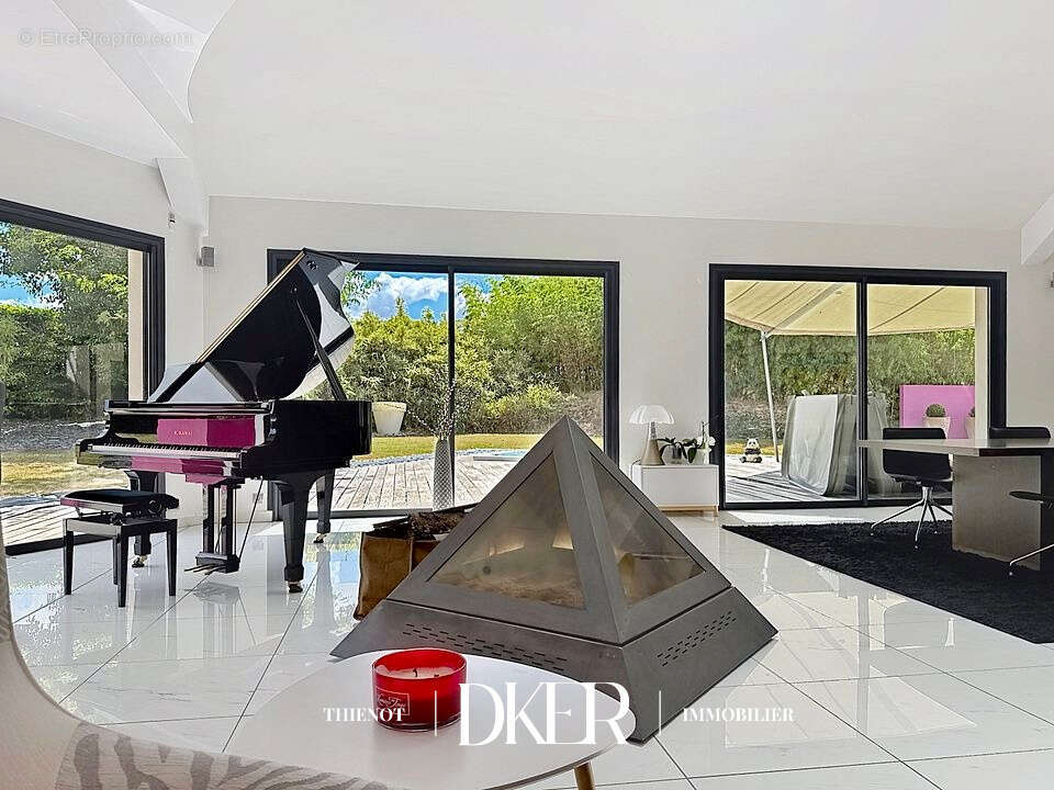 Propriété de prestige avec confort de plain pied de 500 m2 sur parc 4400 m2 située sur la cote des blancs - photo 2