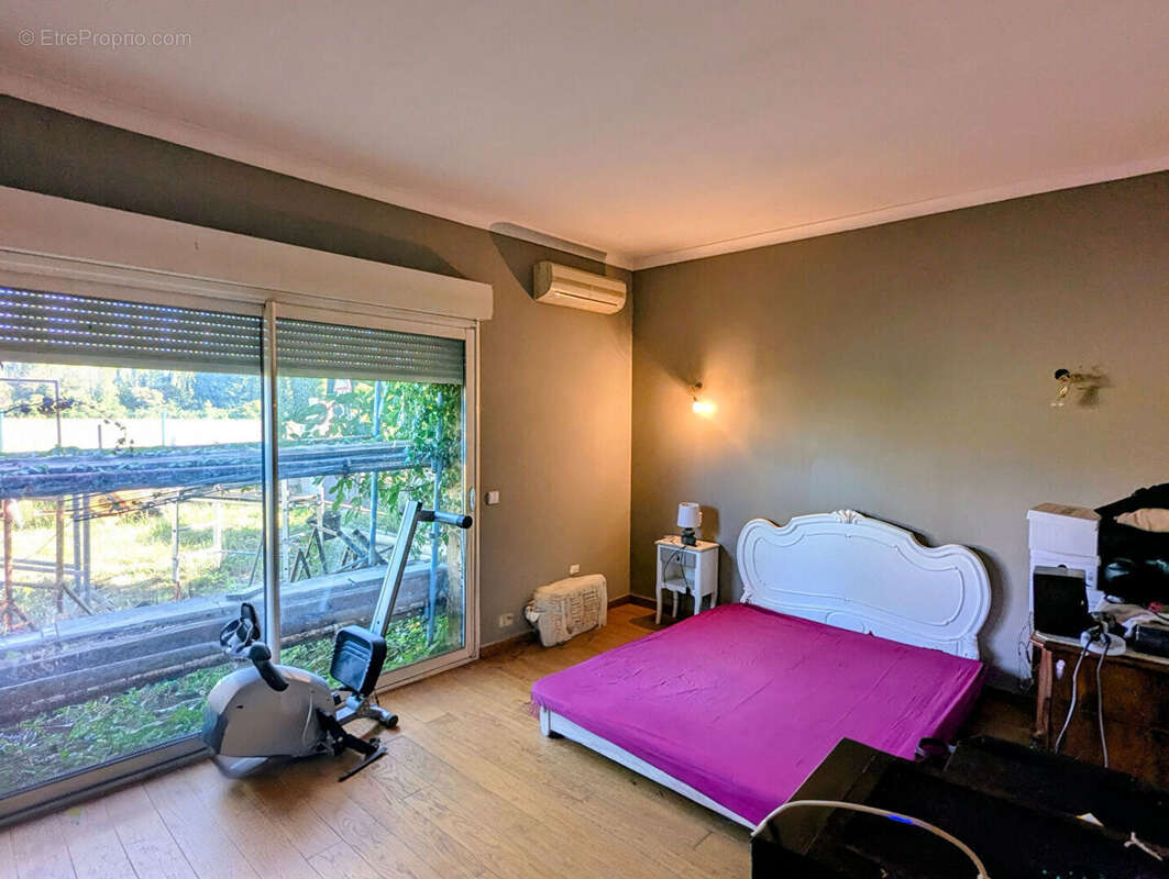 Commerce à SALERNES